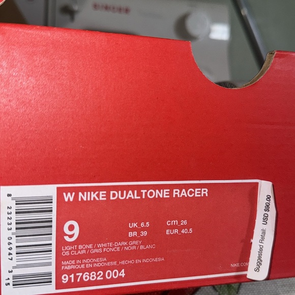Women’s Nike DualTone Racer Sneaker Size 9 - Picture 2 of 6